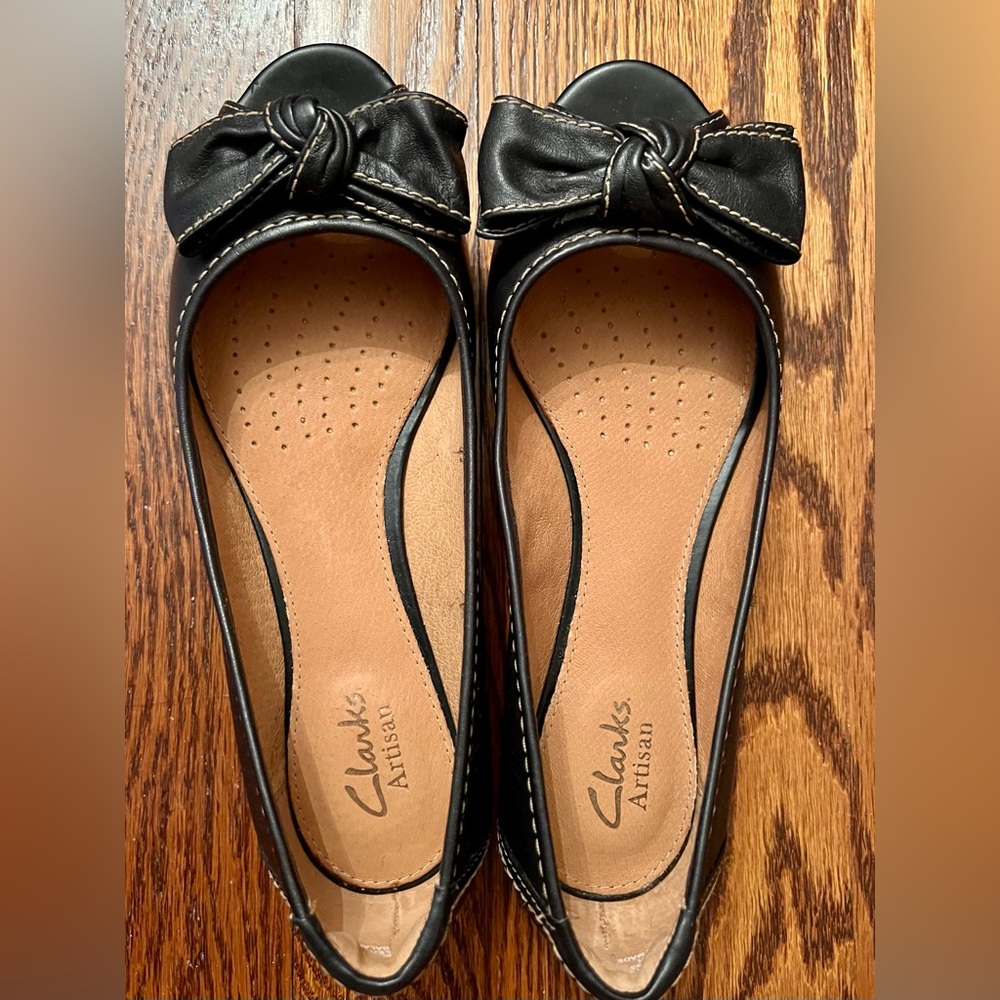Clarks Artisan Women’s Black Flat Leather Shoes Size 6.5 M